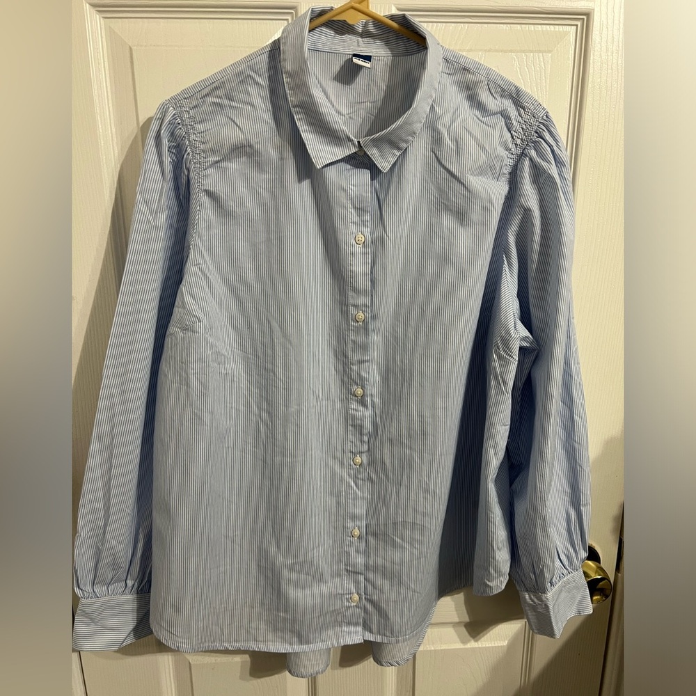 NWT Old Navy Women’s Long Sleeve button up shirt